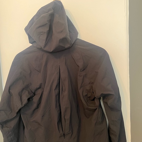 EUC!!! Lululemon Run: Rise And Shine Jacket Black $148 - Picture 4 of 13